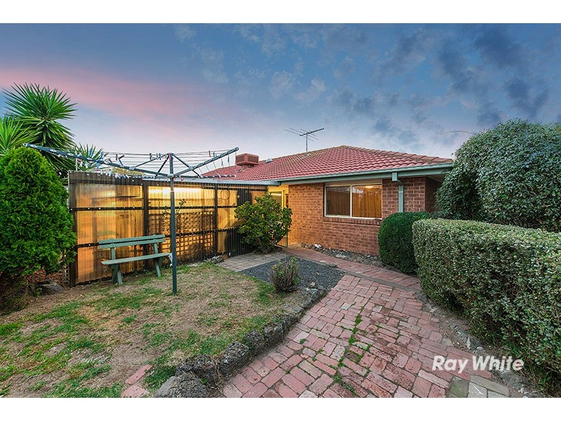 19 Carey Street, Cranbourne North VIC 3977