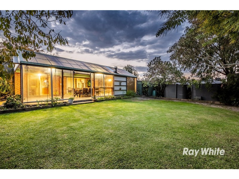 8 Ivy Court, Cranbourne North VIC 3977