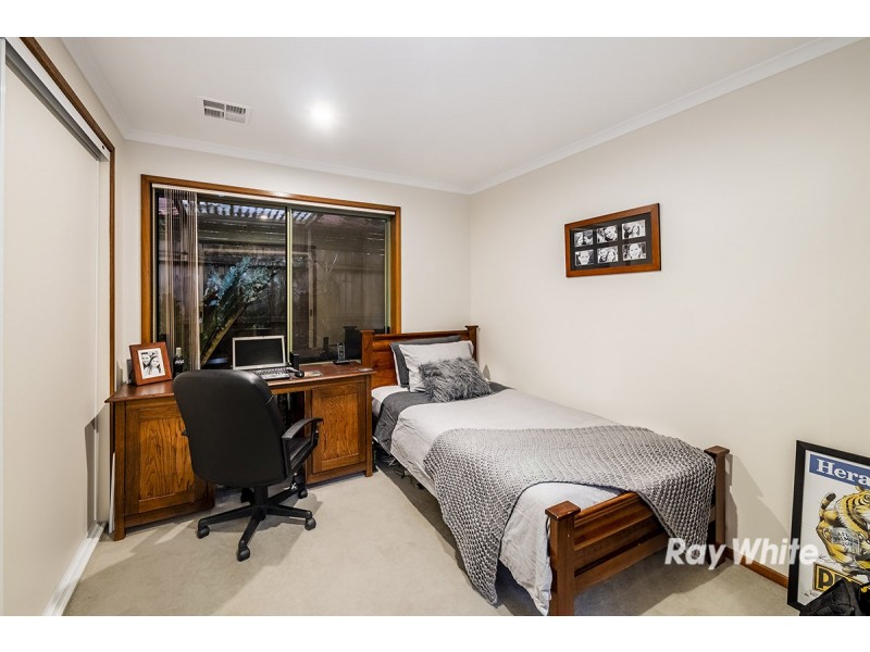 8 Ivy Court, Cranbourne North VIC 3977