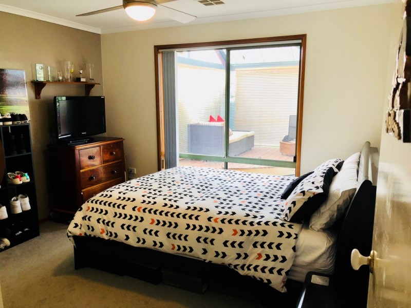 8 Ivy Court, Cranbourne North VIC 3977