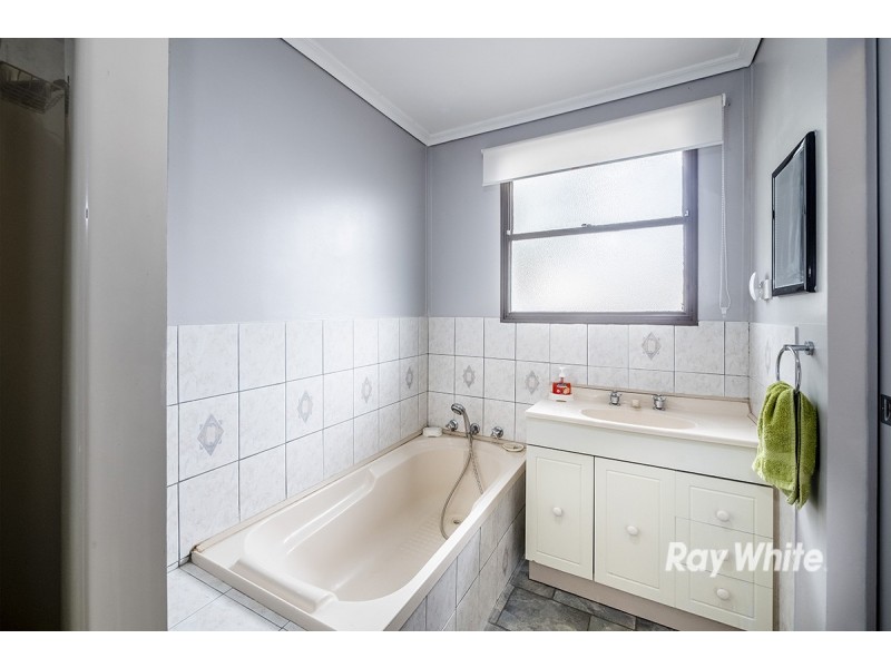 20 Valepark Crescent, Cranbourne VIC 3977