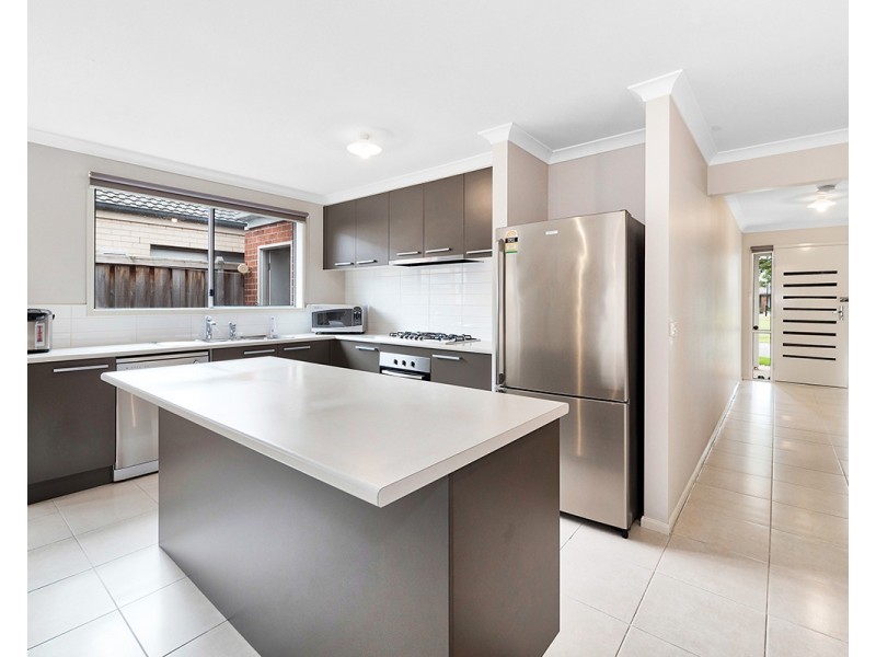 15 Windmill Circuit, Lyndhurst VIC 3975