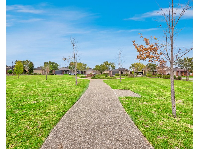 15 Windmill Circuit, Lyndhurst VIC 3975