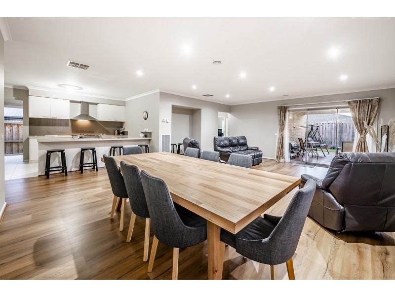 20 Corinda Street, Clyde North VIC 3978