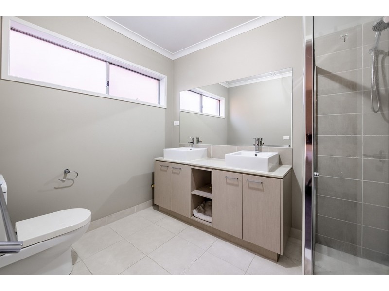 20 Corinda Street, Clyde North VIC 3978