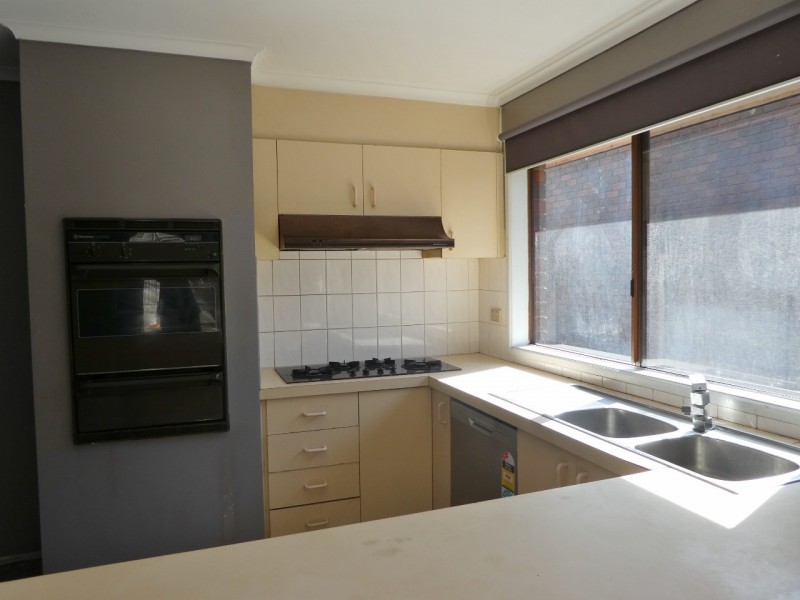 8 James Wyman Place, Hampton Park VIC 3976