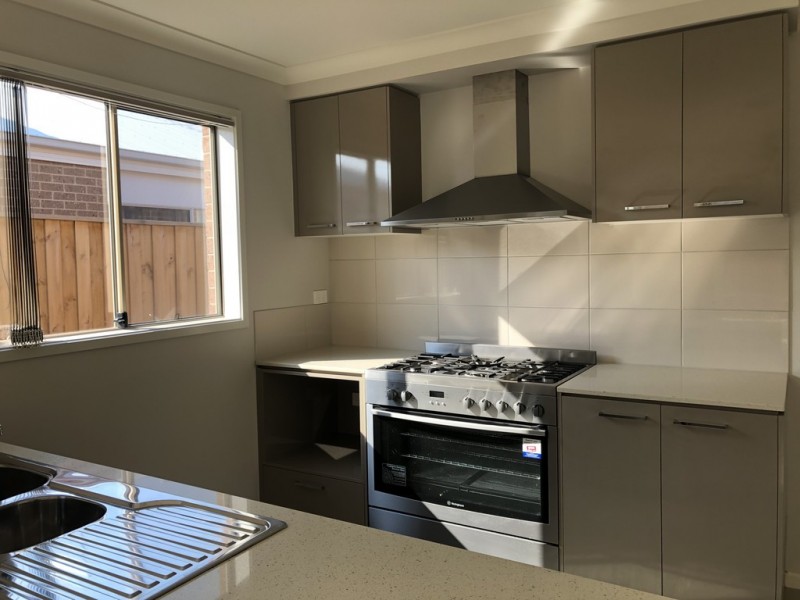 27 Curved Trunk Road, Officer VIC 3809