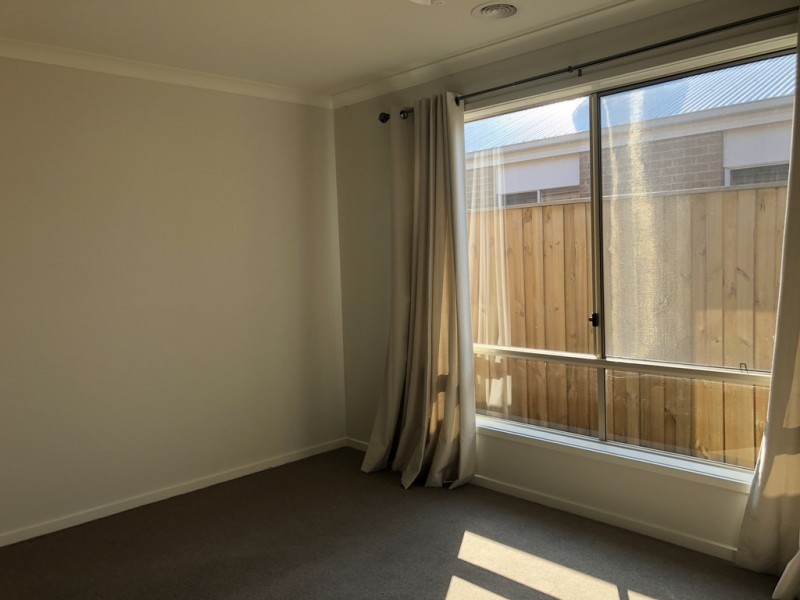 27 Curved Trunk Road, Officer VIC 3809