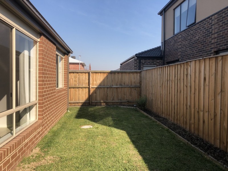 27 Curved Trunk Road, Officer VIC 3809