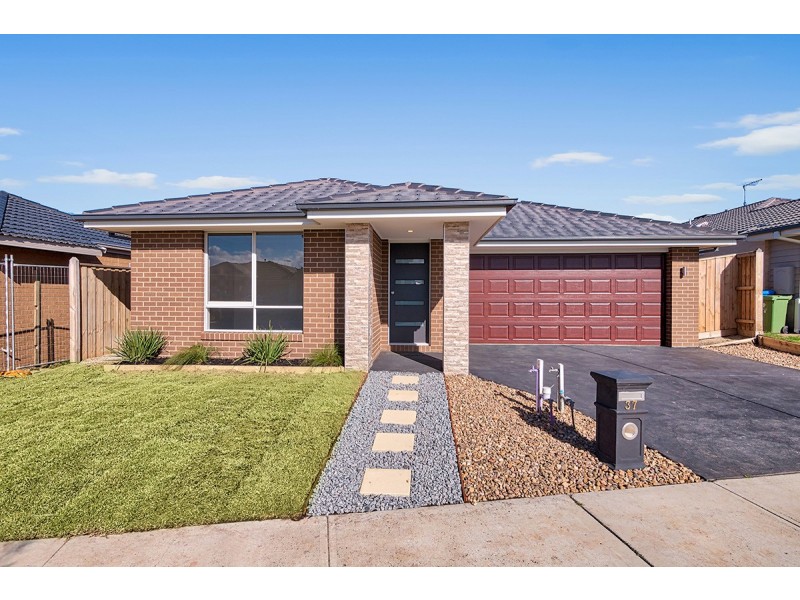 37 Omeara Crescent, Cranbourne East VIC 3977