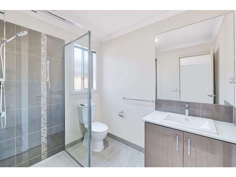 37 Omeara Crescent, Cranbourne East VIC 3977