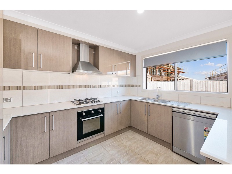 37 Omeara Crescent, Cranbourne East VIC 3977