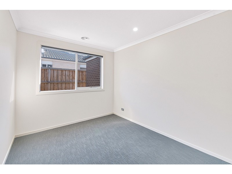 37 Omeara Crescent, Cranbourne East VIC 3977