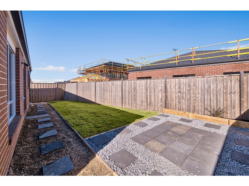 37 Omeara Crescent, Cranbourne East VIC 3977