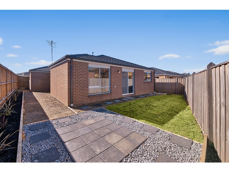 37 Omeara Crescent, Cranbourne East VIC 3977