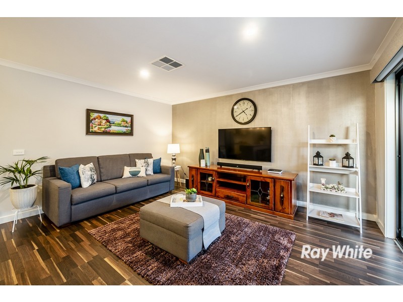 1 Hermes Avenue, Cranbourne West VIC 3977