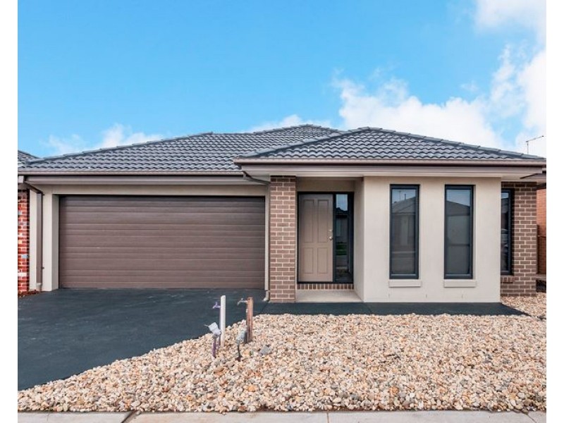8 Orpington Drive, Clyde North VIC 3978