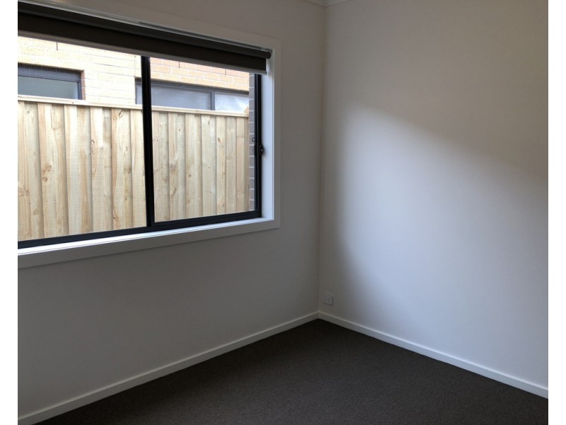 8 Orpington Drive, Clyde North VIC 3978