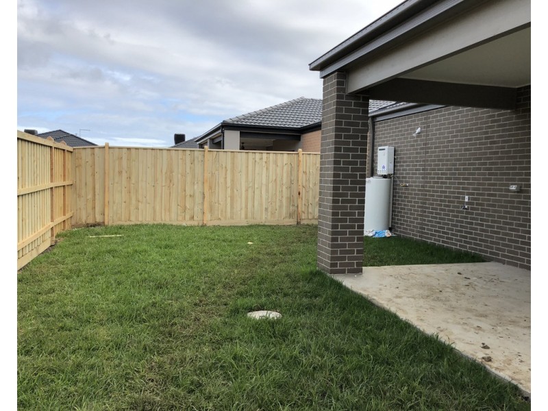 8 Orpington Drive, Clyde North VIC 3978