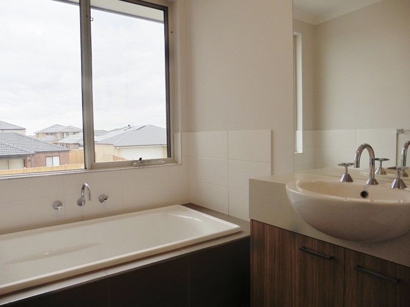 21 Roskopp Avenue, Clyde North VIC 3978