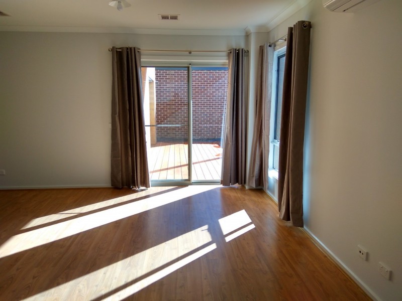 21 Roskopp Avenue, Clyde North VIC 3978