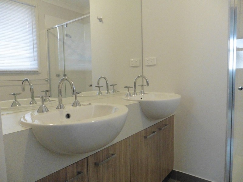 21 Roskopp Avenue, Clyde North VIC 3978
