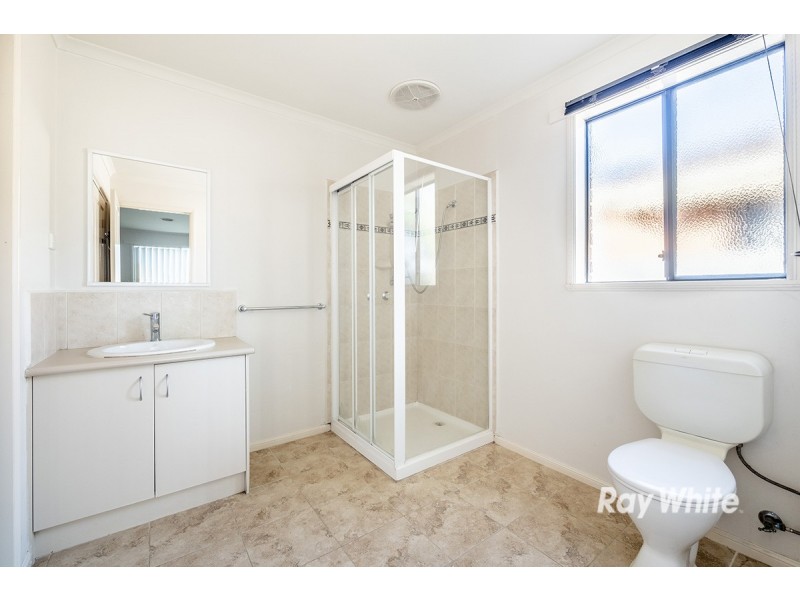 2B Dunlavin Way, Cranbourne East VIC 3977