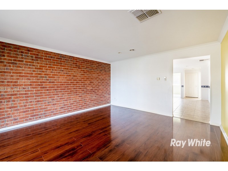 2B Dunlavin Way, Cranbourne East VIC 3977
