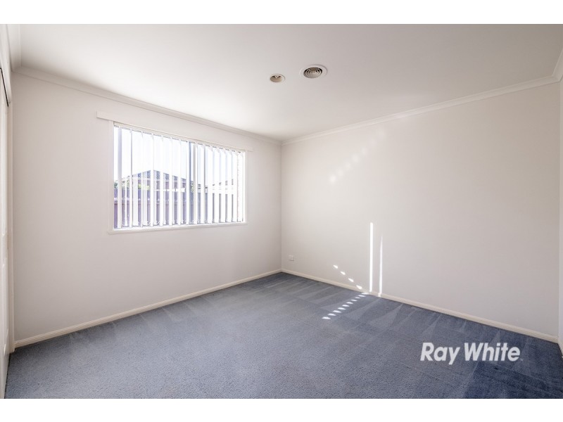 2B Dunlavin Way, Cranbourne East VIC 3977