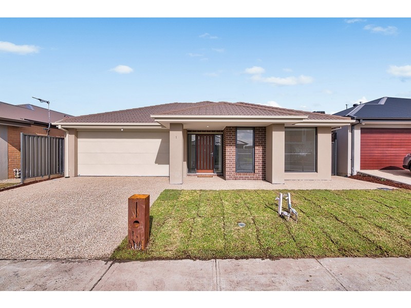 11 Langside Grove, Cranbourne East VIC 3977