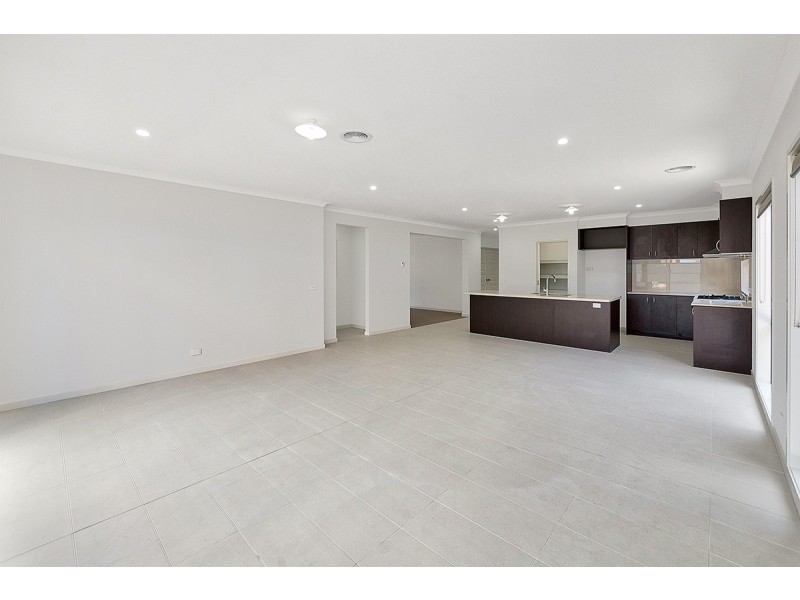 11 Langside Grove, Cranbourne East VIC 3977
