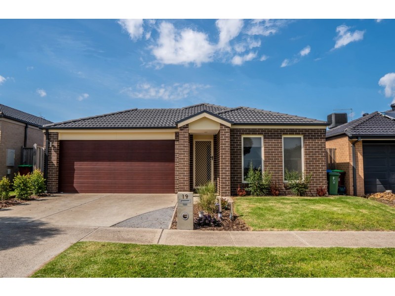 19 Red Poll Road, Cranbourne West VIC 3977