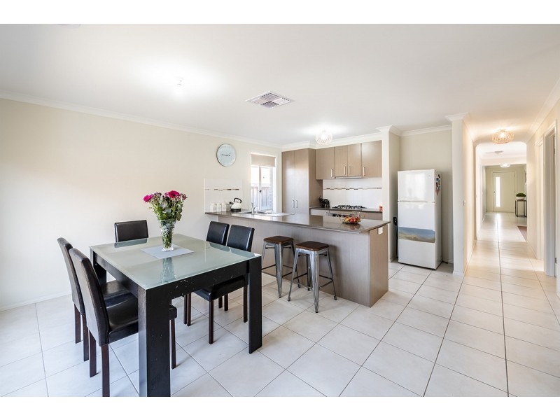 19 Red Poll Road, Cranbourne West VIC 3977