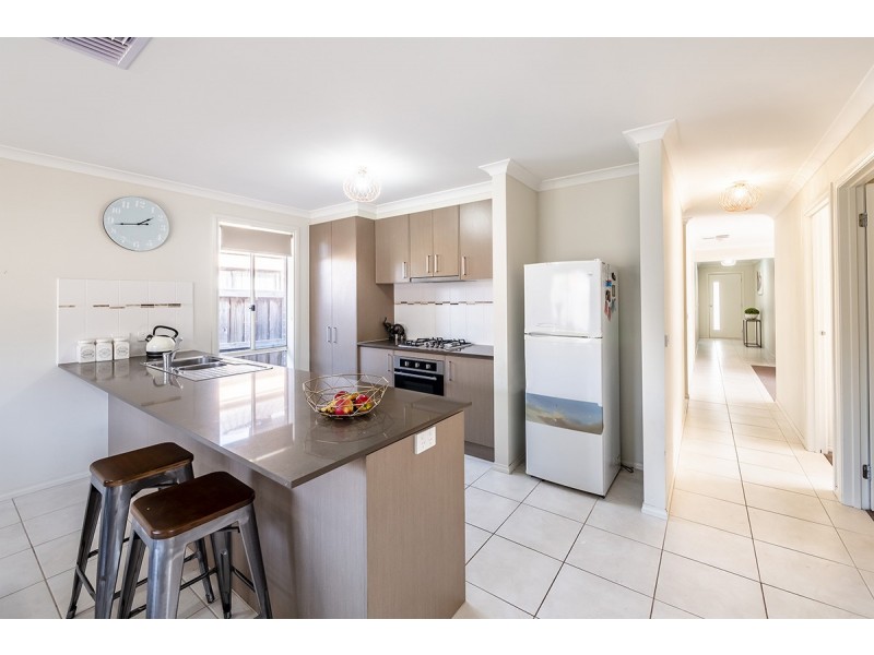 19 Red Poll Road, Cranbourne West VIC 3977