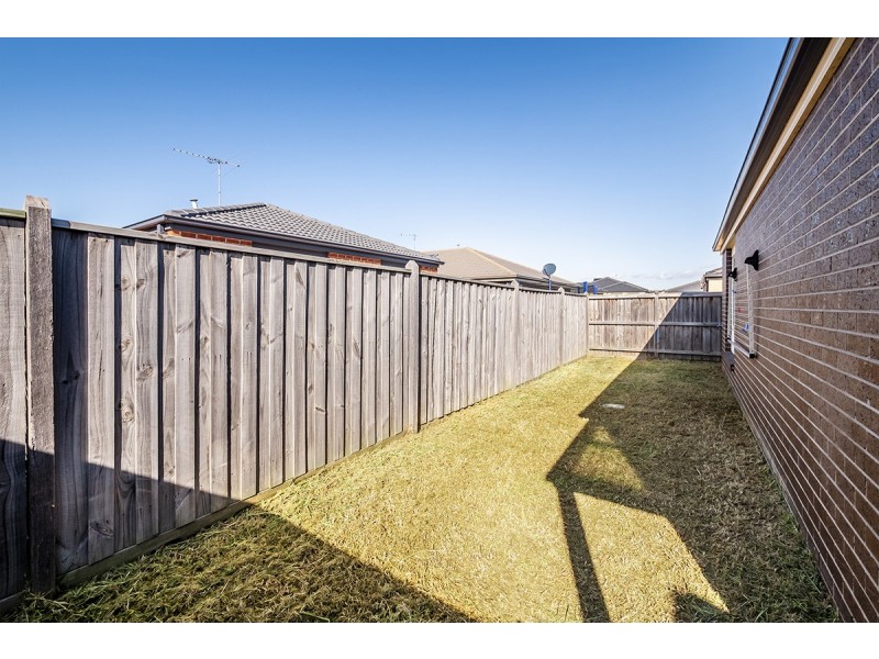 19 Red Poll Road, Cranbourne West VIC 3977