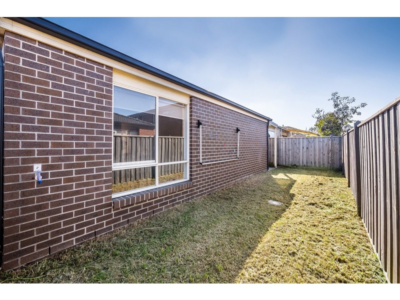 19 Red Poll Road, Cranbourne West VIC 3977