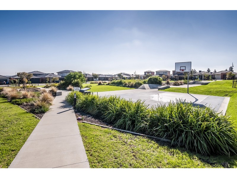19 Red Poll Road, Cranbourne West VIC 3977