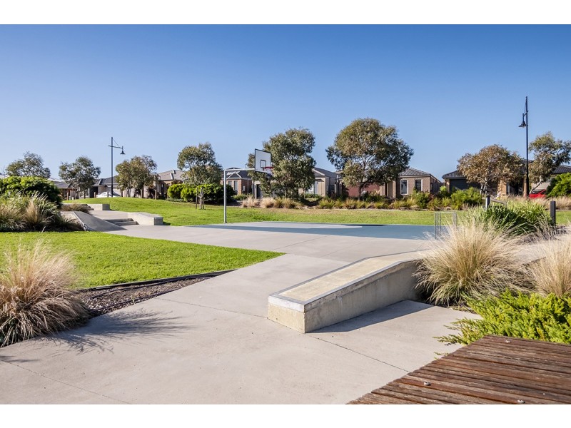 19 Red Poll Road, Cranbourne West VIC 3977