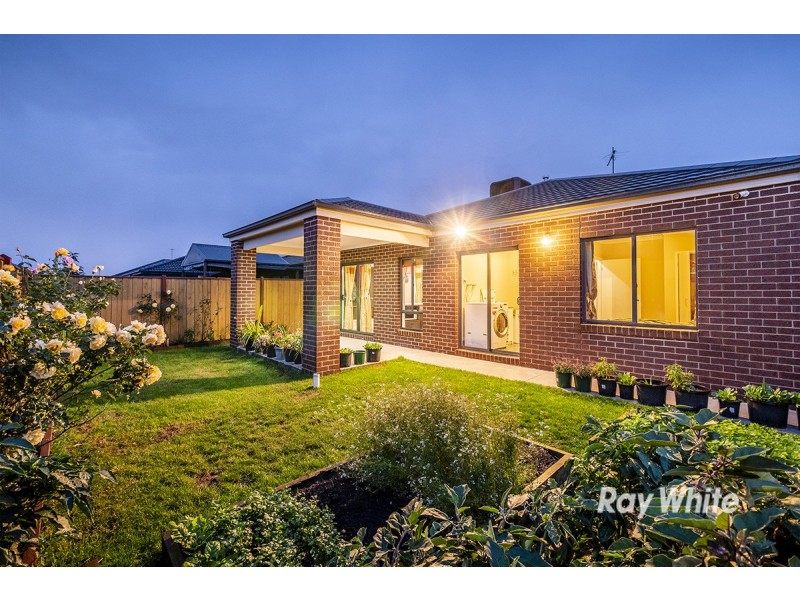 22 Eminence Drive, Cranbourne West VIC 3977
