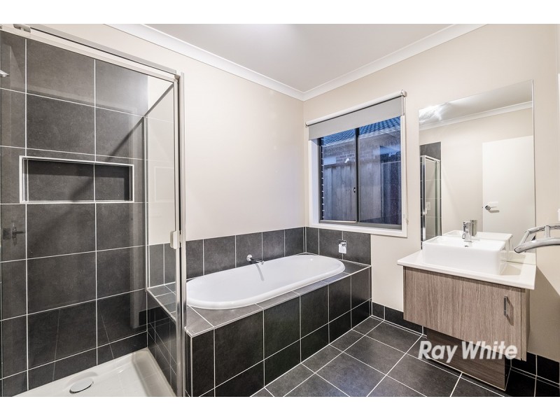 22 Eminence Drive, Cranbourne West VIC 3977