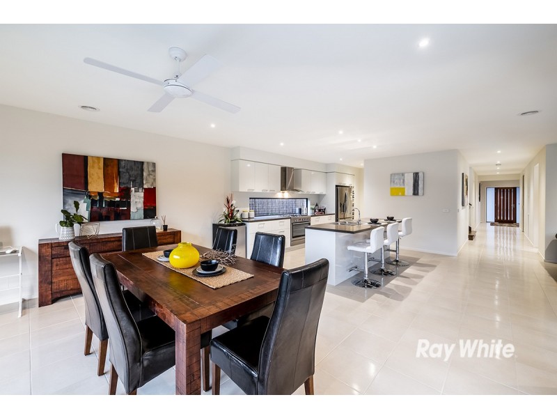 44 Blackledge Drive, Clyde North VIC 3978