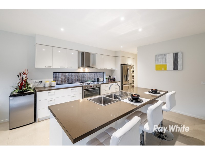 44 Blackledge Drive, Clyde North VIC 3978