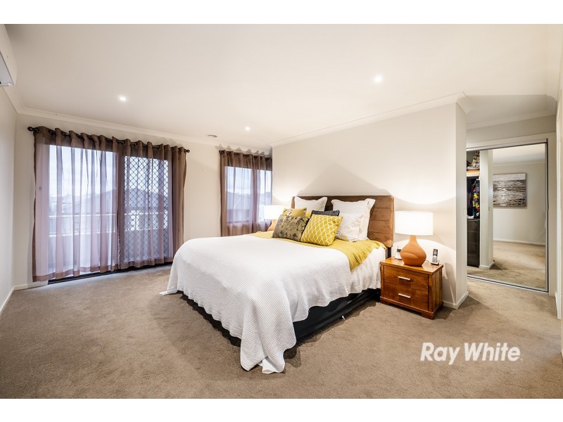 44 Blackledge Drive, Clyde North VIC 3978