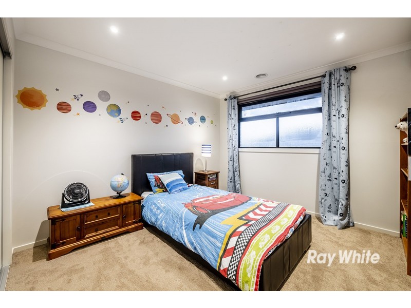 44 Blackledge Drive, Clyde North VIC 3978