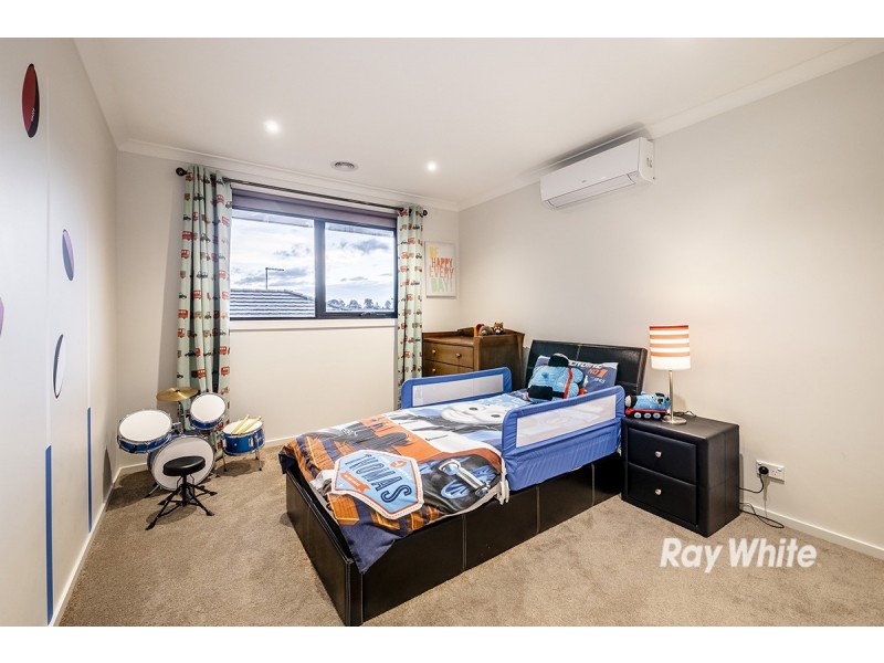 44 Blackledge Drive, Clyde North VIC 3978