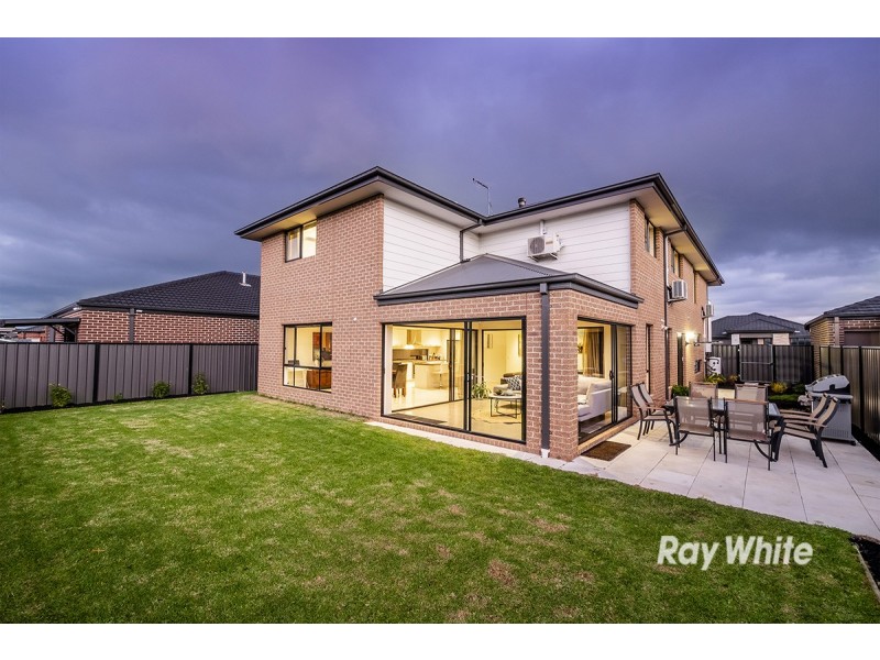 44 Blackledge Drive, Clyde North VIC 3978
