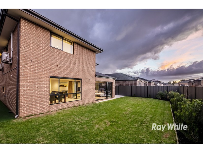 44 Blackledge Drive, Clyde North VIC 3978