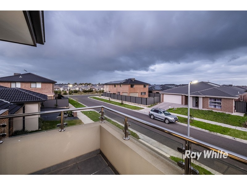 44 Blackledge Drive, Clyde North VIC 3978