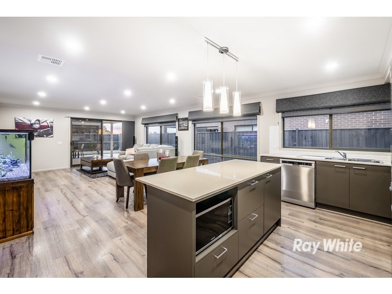 14 Craddock Drive, Clyde North VIC 3978