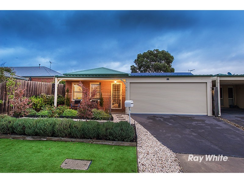 15 Gracehill Mews, Cranbourne VIC 3977